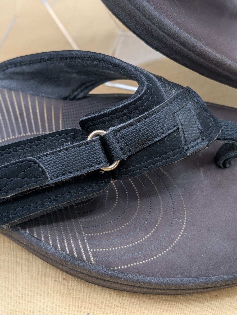 Clarks Comfort Walking Sandals Black Adjustable Strap Cushion Cloudsteppers 8 - Picture 2 of 11